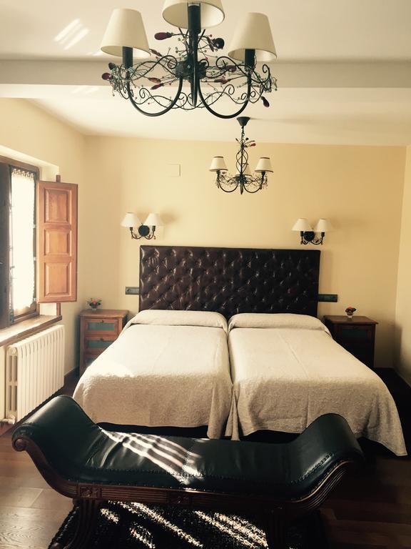 Hostal El Resbalon เซอร์เวรา เด ปิซูเอร์กา ภายนอก รูปภาพ