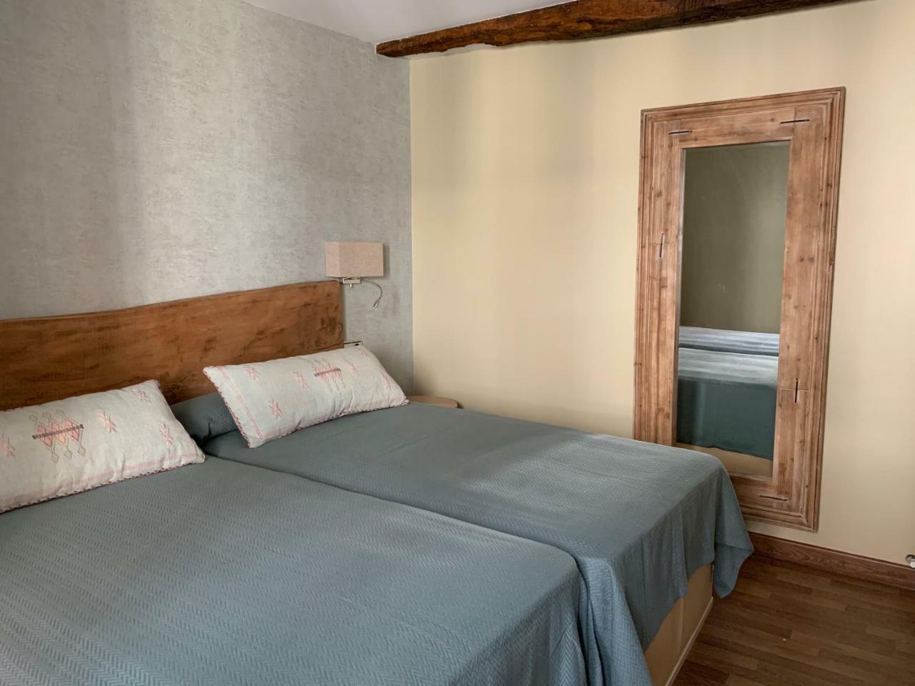 Hostal El Resbalon เซอร์เวรา เด ปิซูเอร์กา ภายนอก รูปภาพ